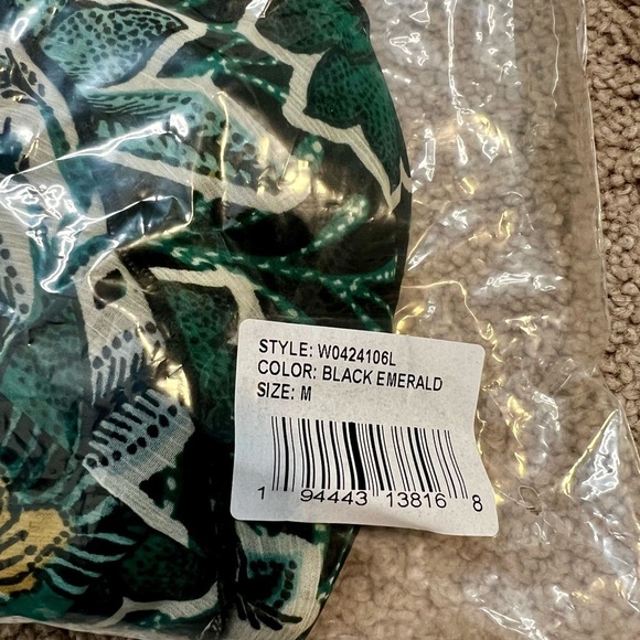 NWT! Band of Gypsies Band of the Free Bonnie Black Emerald Bodysuit. Size Medium - Picture 10 of 11